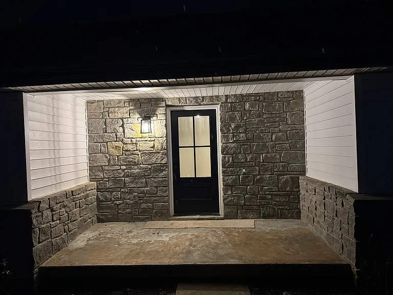 658 Richmond Rd N — Photo 8