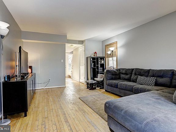 3rd image of 5550 Burnside Dr #5550