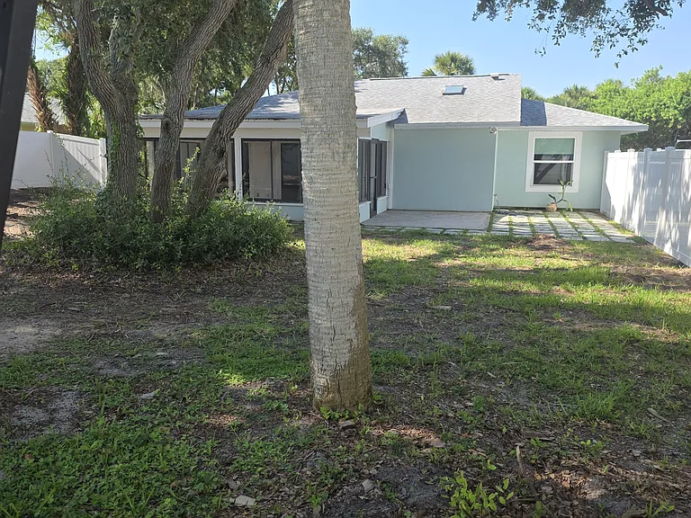 138 Flamingo Dr — Photo 7