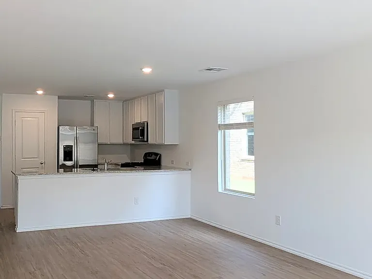 3305 NW 149th St — Photo 7