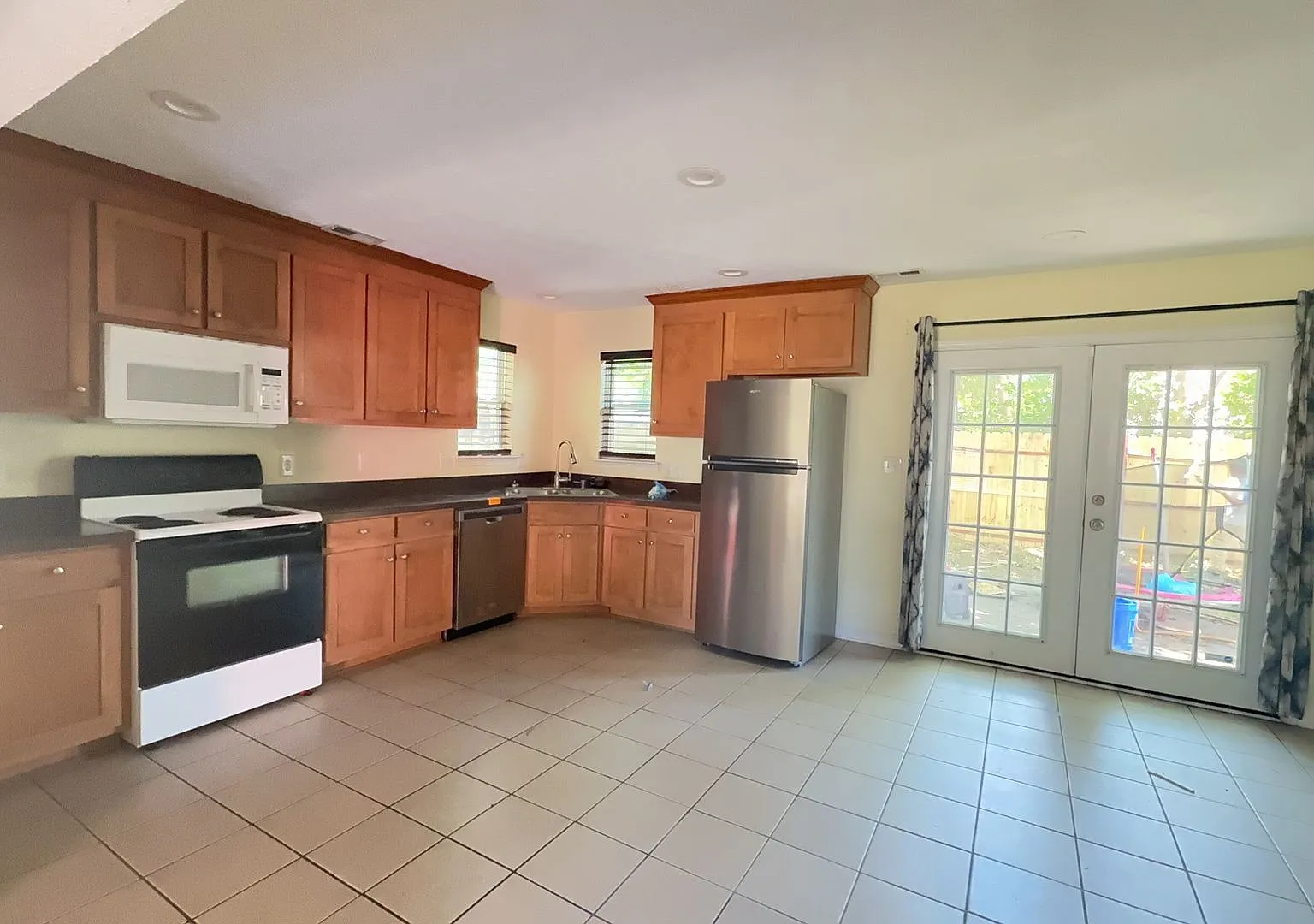 Spacious 3-Bedroom Home with Primary Suite! — Photo 2