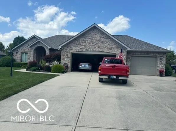 7394 W White Oak Dr, New Palestine, IN 46163