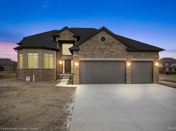35667 Kilkenny Dr, New Baltimore, MI 48047