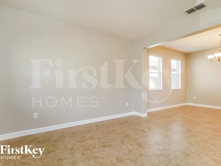 3542 Cortland Dr — Photo 4
