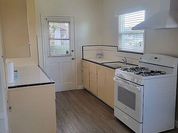 2nd image of 856 E Rosewood Ct