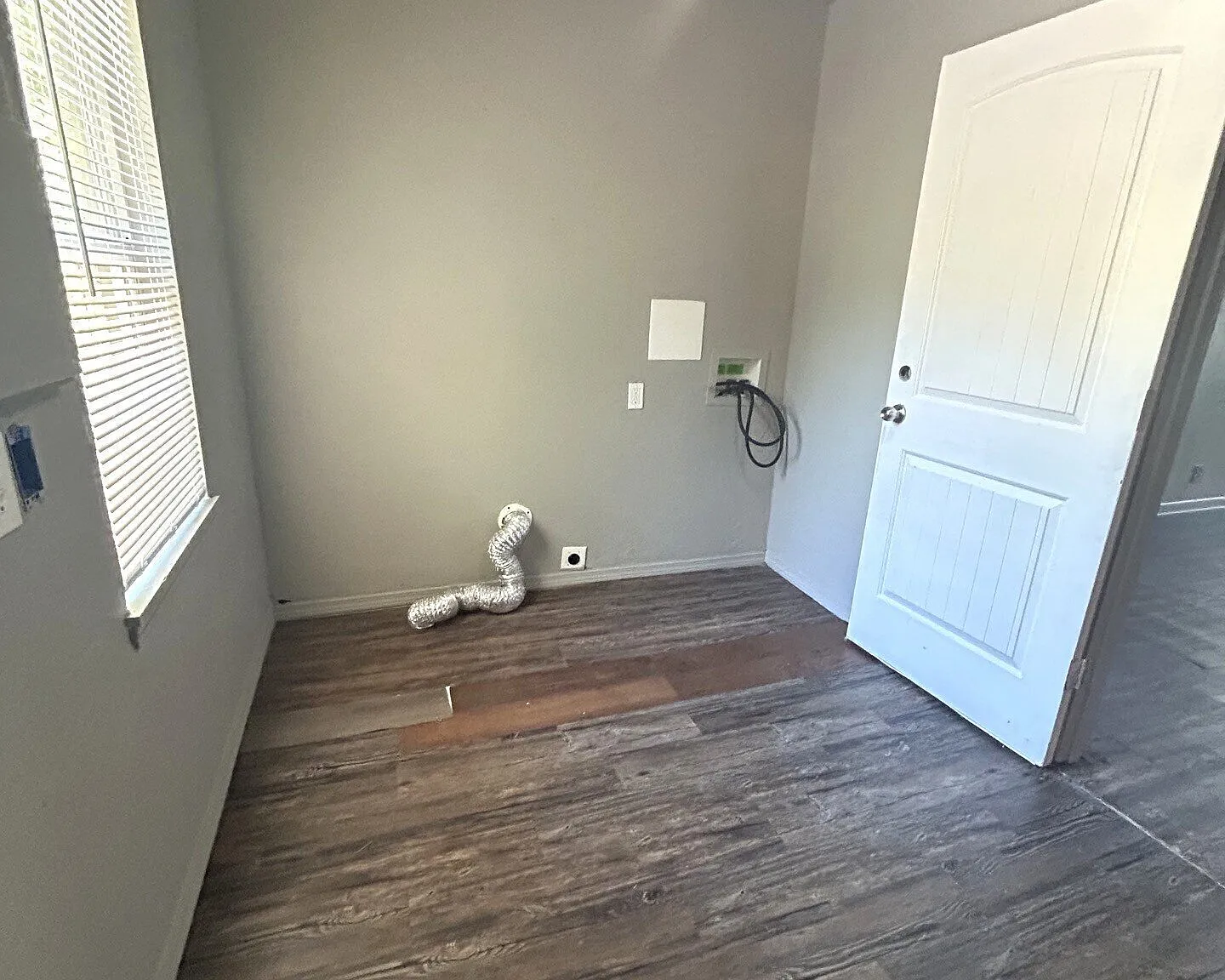 Section 8 Approved 4 Bed 2 Bath 2 Car Garage! — Photo 4