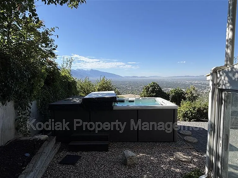 816 E 16th Ave — Photo 28