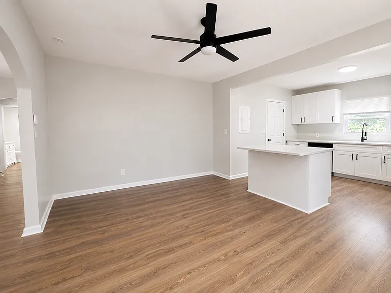 3348 Commonwealth Ave — Photo 11