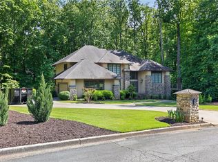 320 Waverly Hall Cir, Roswell, GA 30075
