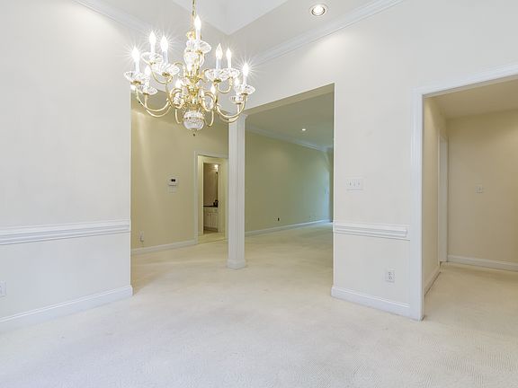 4th image of 605 Burke St
