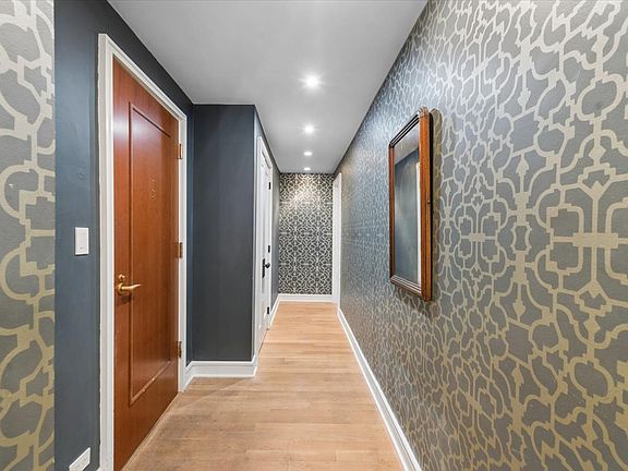 3rd image of 3100 N Sheridan Rd APT 1B