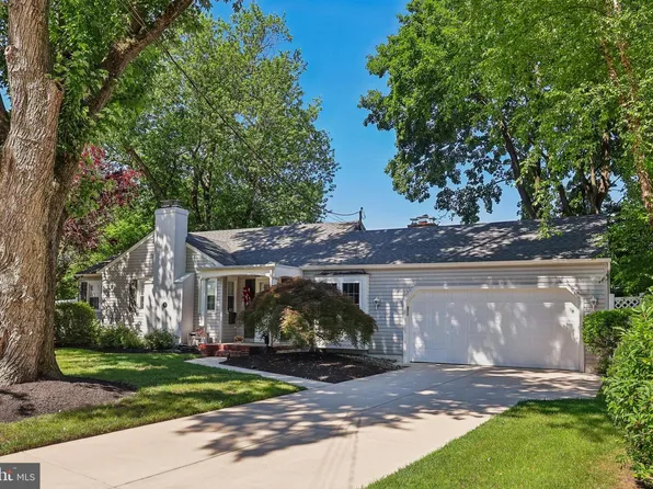 3 Windsor Pl, Mount Holly, NJ 08060