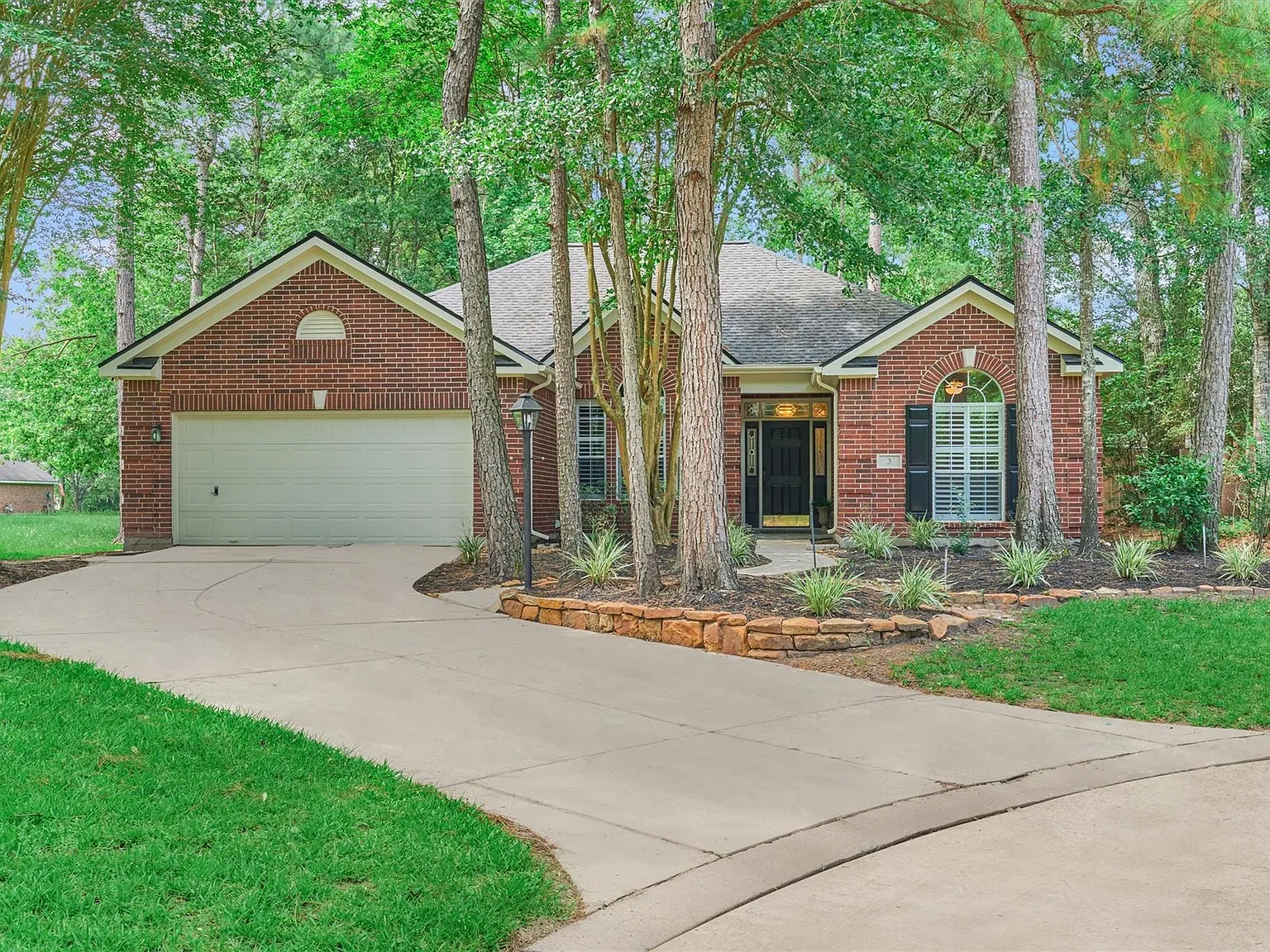 3 bed, 2.0 bath, 2052 sqft, $4,800 — Photo 3