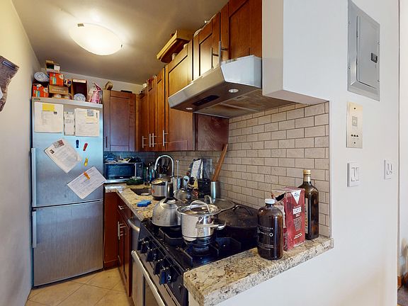3rd image of 334 W 88th St APT 6