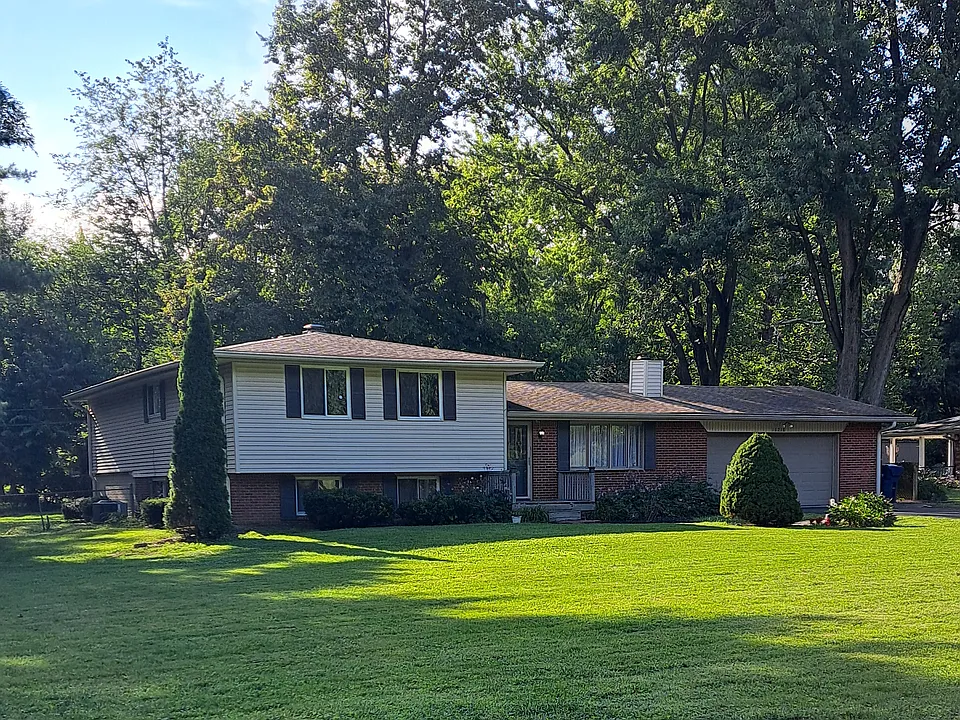10218 Chester Dr