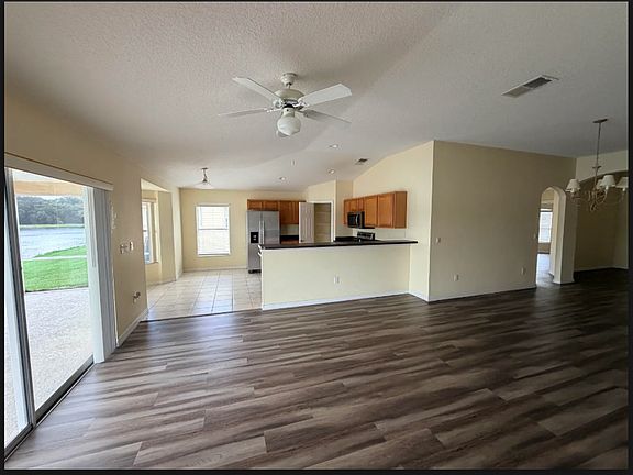 3rd image of 3137 Riachuelo Ln
