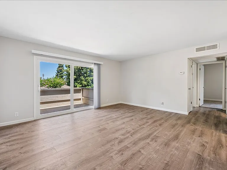 7051 Bowling Dr — Photo 10
