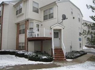736 Harbortown Blvd, Perth Amboy, NJ 08861