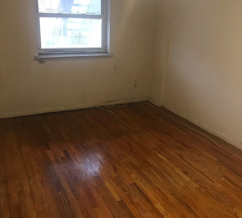 1st image of 947 E 83rd St #2