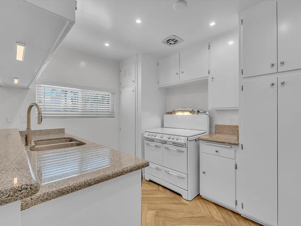 5019 Cahuenga Blvd #1/2