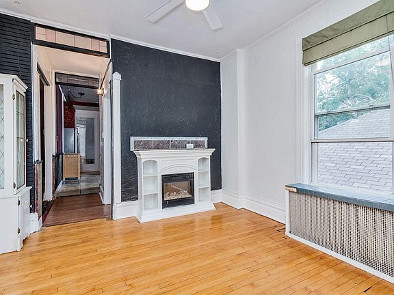 4th image of 123 S Pennsylvania St #3