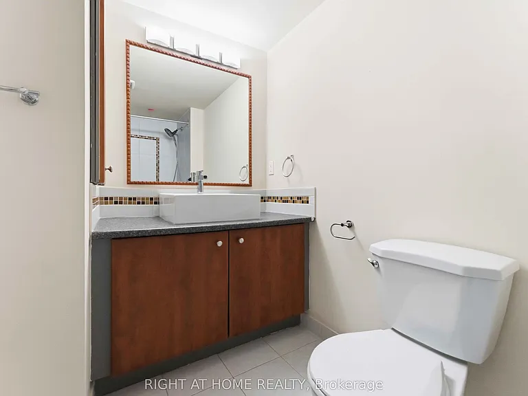 2759 Carousel Cres #911 — Photo 42