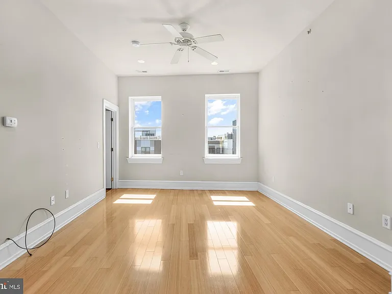 2136 E Dauphin St #301 — Photo 7