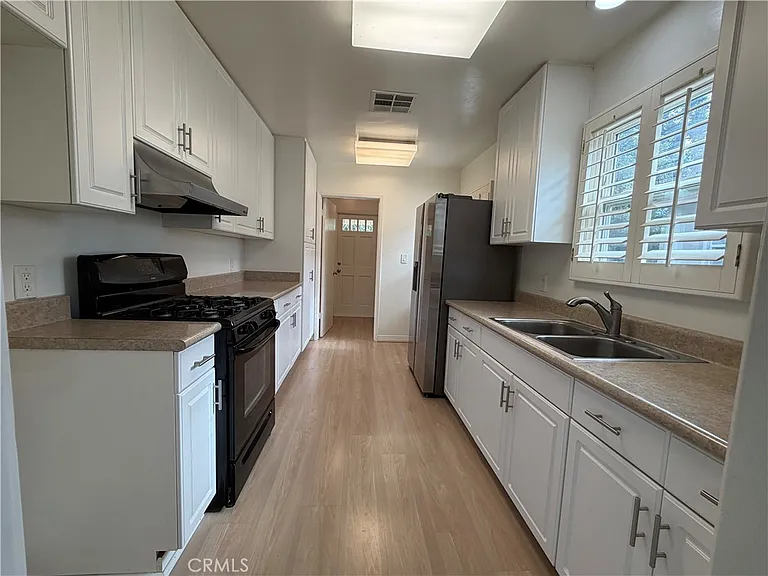 8340 1/2 Longden Ave — Photo 10