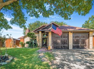 3301 Cathedral Dr, Grand Prairie, TX 75052