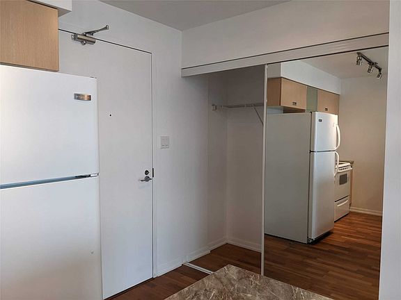 3rd image of 38 Grenville St #3905