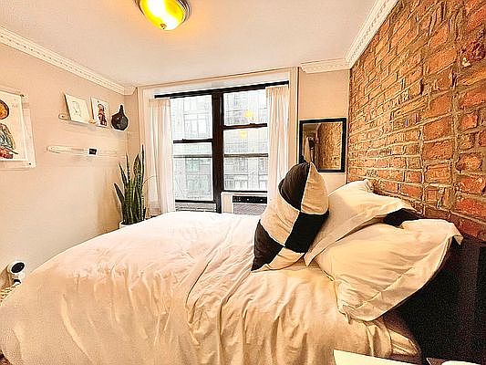4th image of 269 W 10th St #4