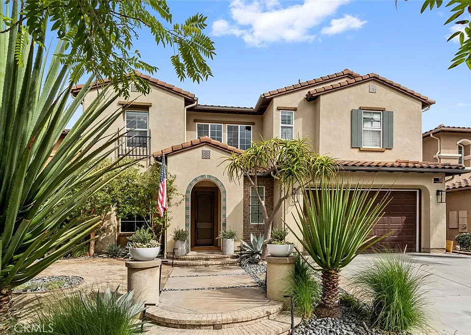 32 Anacapa Ln