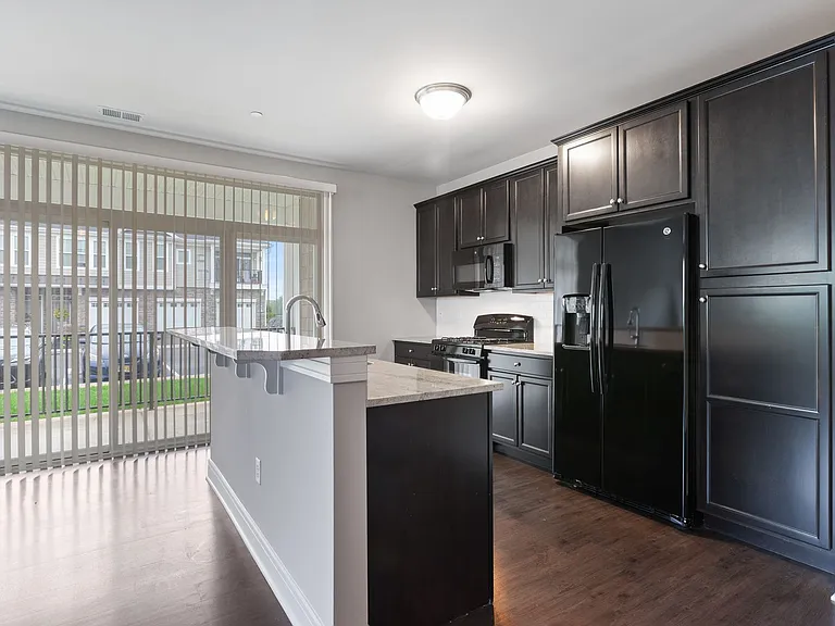Essex Chase Apartments — Photo 12