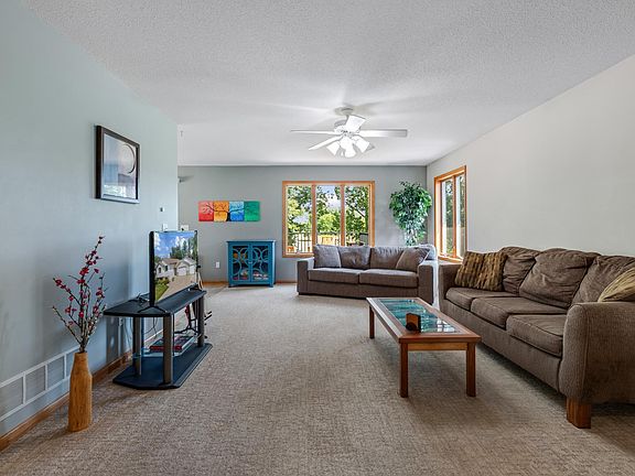 4th image of 190 Benson Dr
