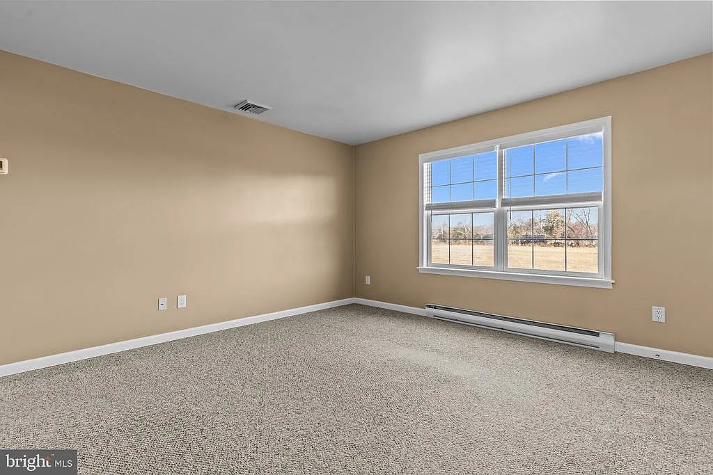 2 bed, 1.0 bath, 750 sqft, $1,900 — Photo 2