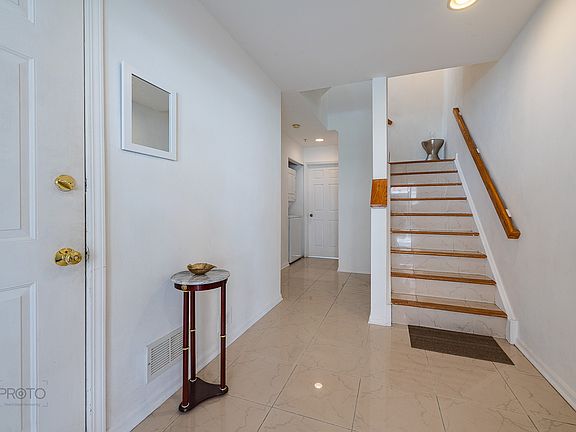4th image of 3804 W Devon Ave