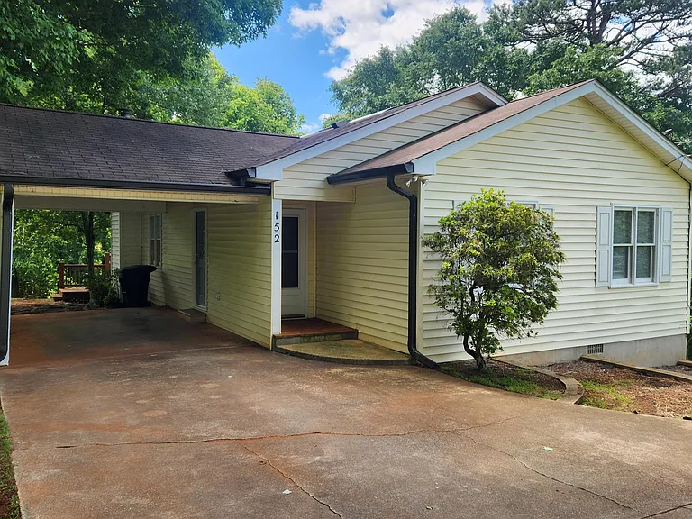 152 Oliver Dr — Photo 1