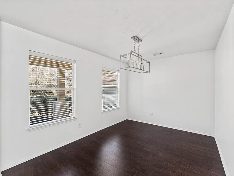 6 Druids Glen Pl — Photo 5