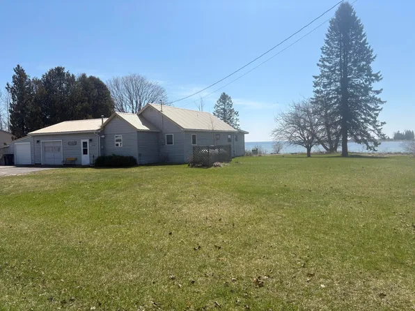 W11579 Lake St, Naubinway, MI 49762