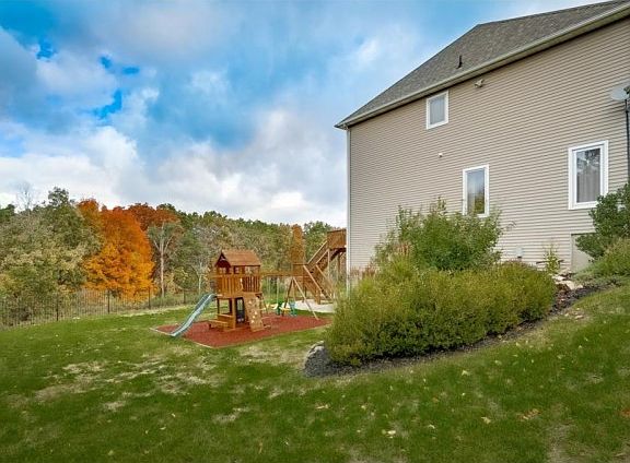 4th image of 5 Lakeview Ct
