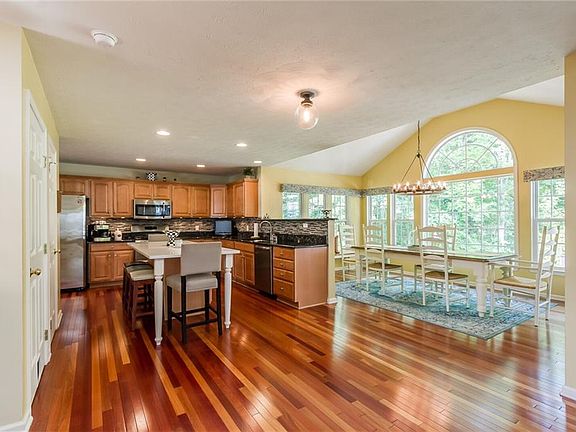 5th image of 1046 Fawn Wood Dr