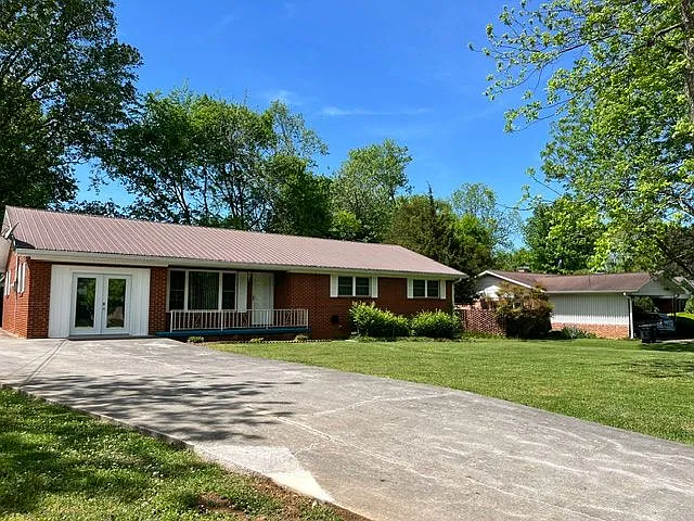 318 Cedar Springs Rd — Photo 3