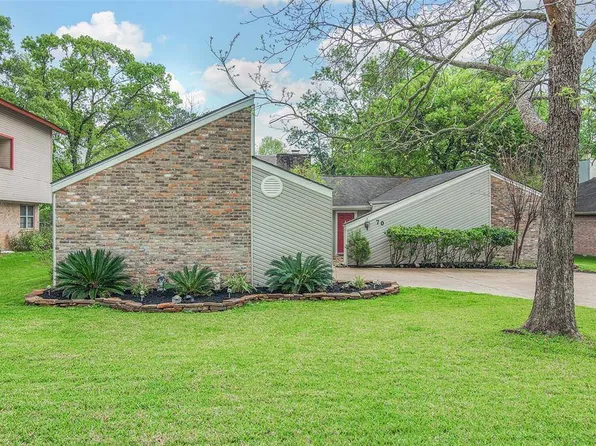 70 April Wind Dr S, Montgomery, TX 77356