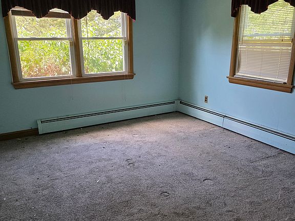 3rd image of 6 Colonial Drive
