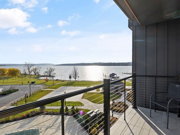 205 Lakeshore Dr, Canandaigua, NY 14424