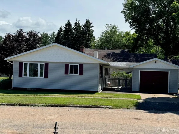 129 Wilson Ave, Kingsford, MI 49802