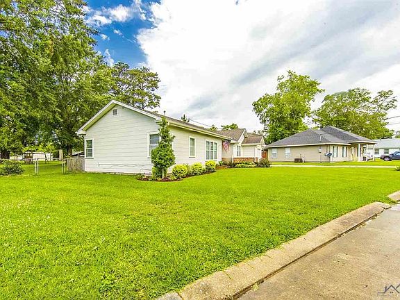 3rd image of 104 Rosewood Dr