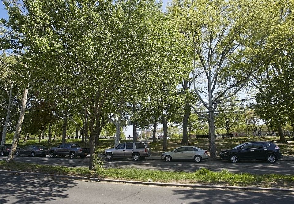 2nd image of 14-32 Astoria Park S