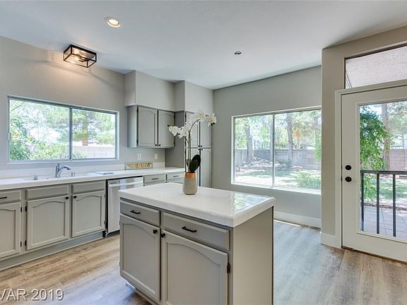 5th image of 7521 Lorinda Ave