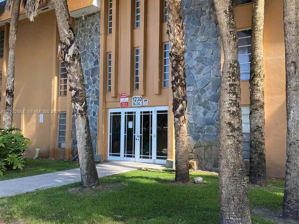 1230 W 54th St APT 221A, Hialeah, FL 33012